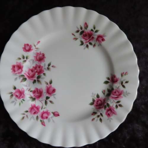 Royal Albert Unnamed Cake Plates x 2 (16 cm in diam.)