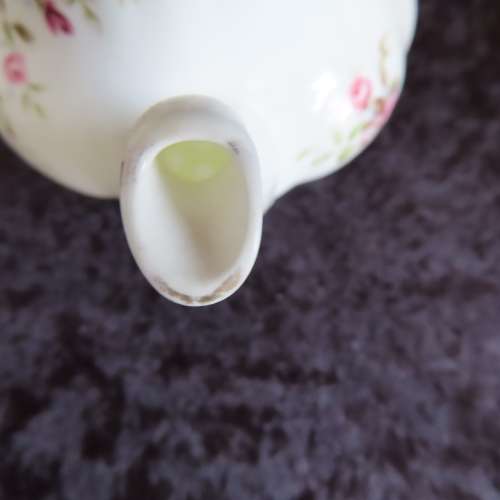 Royal Albert "Cottage Garden" Small Tea Pot (Old Country Roses Lid)
