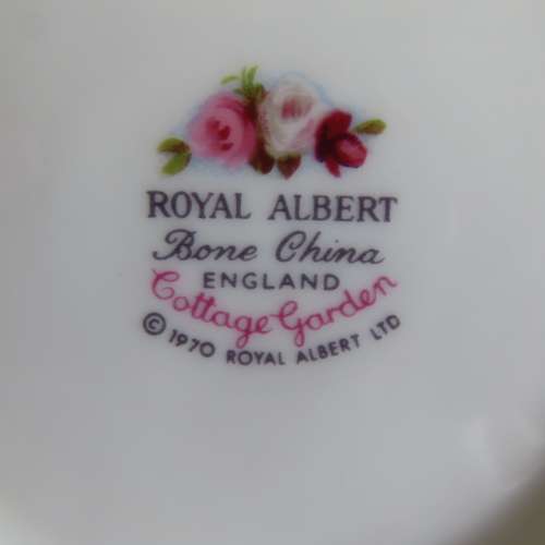 Royal Albert "Cottage Garden" Small Tea Pot (Old Country Roses Lid)