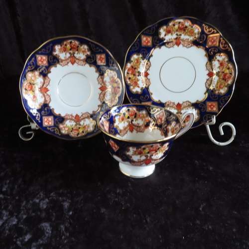 Royal Albert Unnamed Tea Trio ( Heirloom Pattern)
