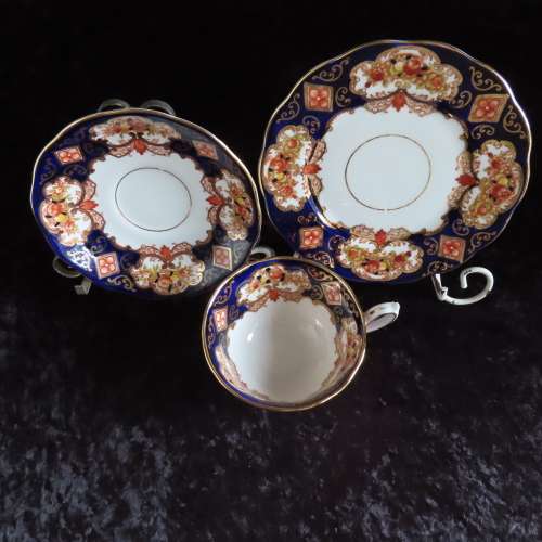 Royal Albert Unnamed Tea Trio ( Heirloom Pattern)