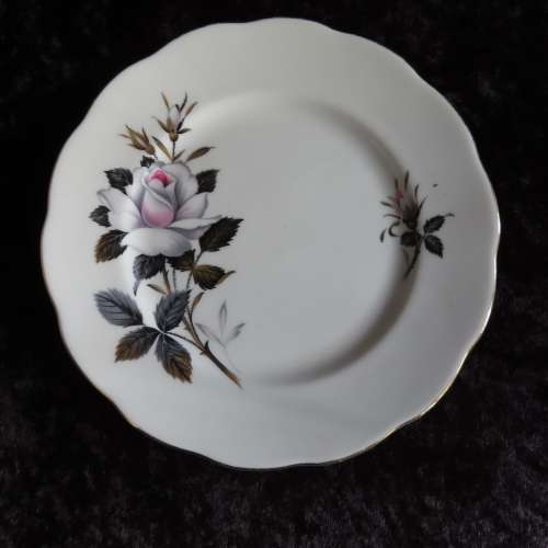 Royal Albert "Queens Messenger" Cake Plates x 4 (16 cm )