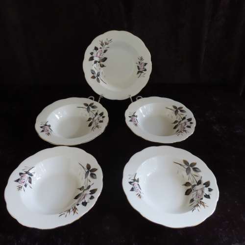 Royal Albert `Queens Messenger` 5 x Soup Plates.