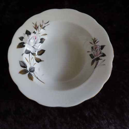 Royal Albert `Queens Messenger` 5 x Soup Plates.