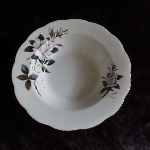 Royal Albert `Queens Messenger` 5 x Soup Plates.