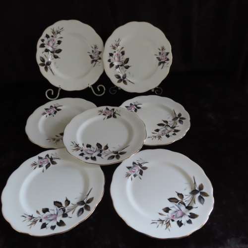 Royal Albert "Queens Messenger" 7 x Salad Plates (20,5 cm in diam)