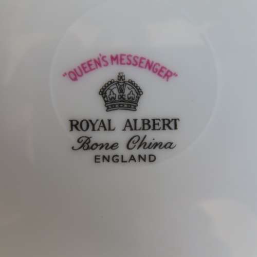 Royal Albert "Queens Messenger" 7 x Salad Plates (20,5 cm in diam)