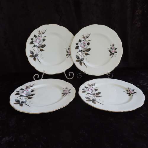 Royal Albert `Queens Messenger` 4 x Fish Plates (23,5 cm in diam)