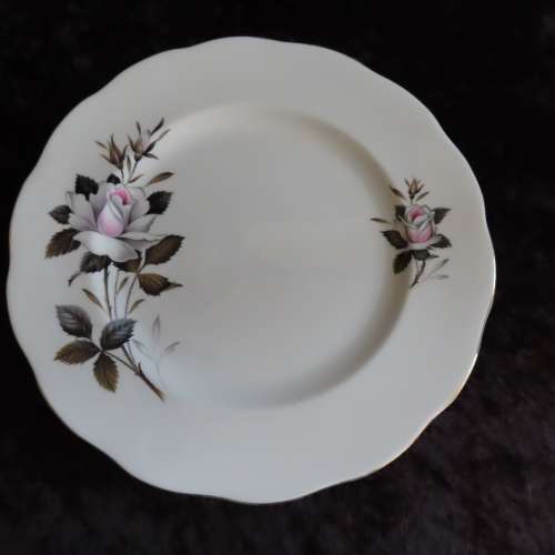Royal Albert "Queens Messenger" 5 x Dinner Plates