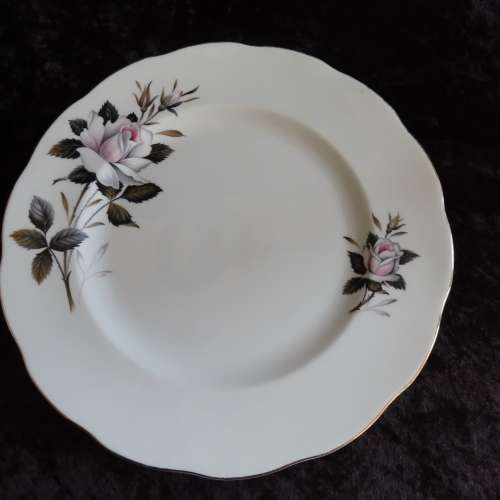 Royal Albert "Queens Messenger" 5 x Dinner Plates