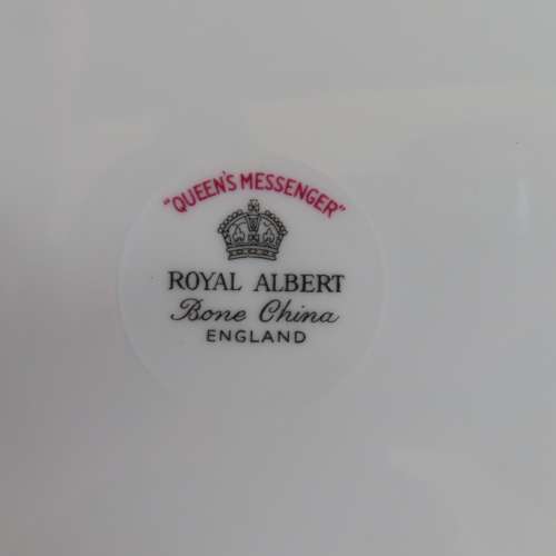 Royal Albert "Queens Messenger" 5 x Dinner Plates