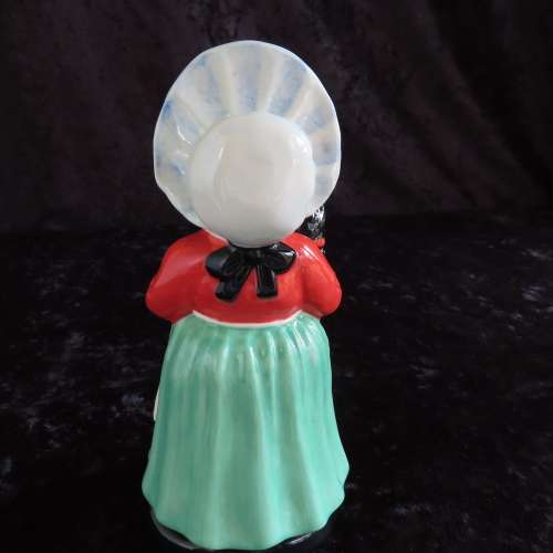 Royal Doulton Figurine `Old Mother Hubbard` From The Nursery Rhyme Collection #657/1500