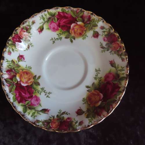 Rpyal Albert "Old country Roses" Tea Trio