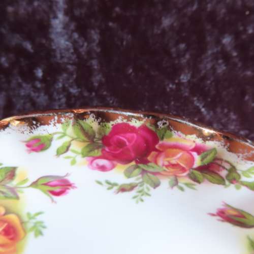 Rpyal Albert "Old country Roses" Tea Trio