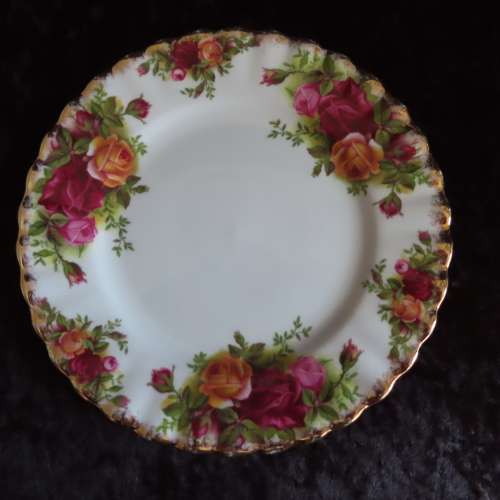 Rpyal Albert "Old country Roses" Tea Trio