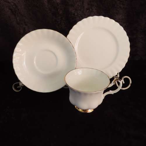 Royal Albert `Val D`or` 40 Piece Tea Set.