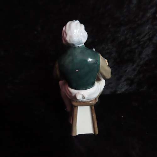 Royal Doulton Figurine `The Tinsmith` HN 2146