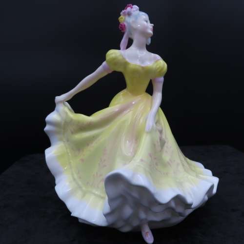 Royal Doulton Figurine `Ninette` HN 2379