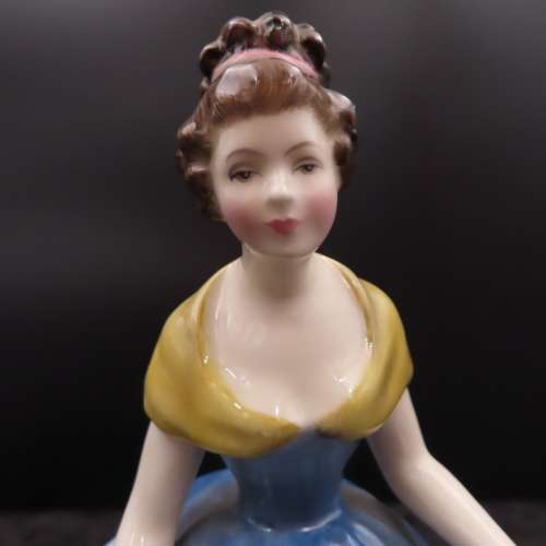 Royal Doulton Figurine `Melani` HN 2271