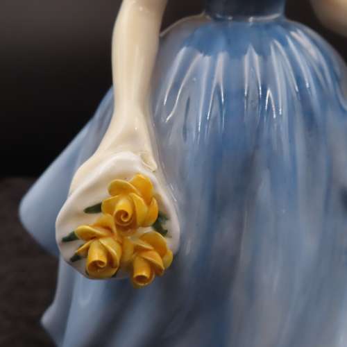 Royal Doulton Figurine `Melani` HN 2271