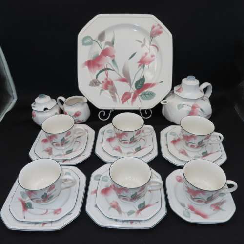 Mikasa Silk Flowers F3003 21 Piece Tea Set.