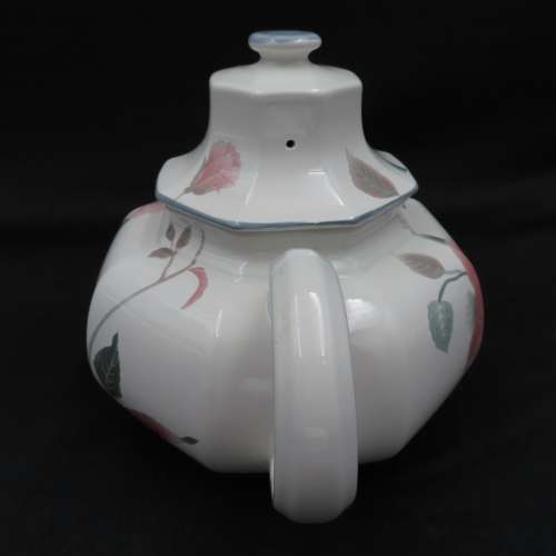 Mikasa Silk Flowers F3003 21 Piece Tea Set.