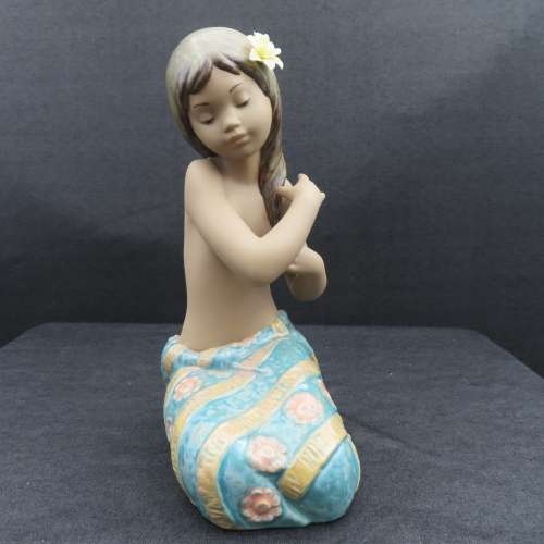 Lladro Figurine Pacific Jewel 2383