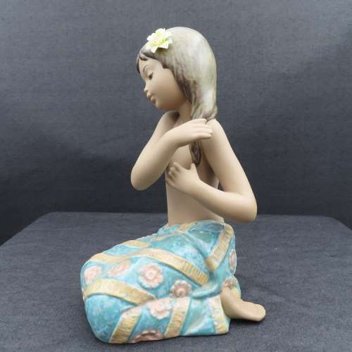 Lladro Figurine Pacific Jewel 2383