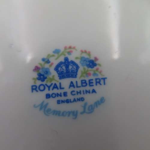 Royal Albert Memory Lane Tea Pot (4 Cups)