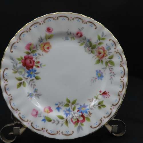 Royal Albert Jubilee Rose Cake Plates x 4 (16 cm in diam)