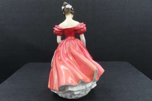 Royal Doulton Figurine `Winsome` HN 2220