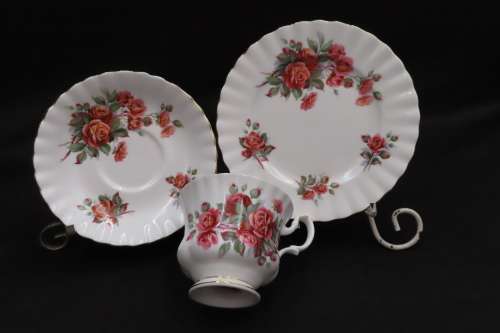 Royal Albert Centennial Rose 21 Piece Tea Set.