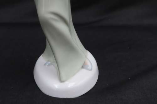 Royal Doulton Reflections Figurine `Enigma` HN 3110