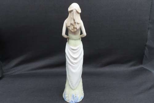 Royal Doulton Figurine `Morning Glory` HN3093 Reflections Series.