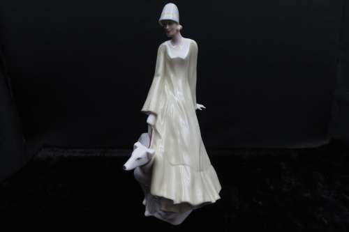 Royal Doulton Figurine `Strolling` HN 3073 First Version Reflections Series.