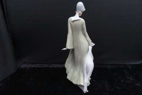 Royal Doulton Figurine `Strolling` HN 3073 First Version Reflections Series.