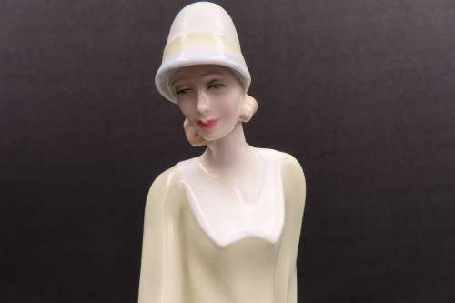 Royal Doulton Figurine `Strolling` HN 3073 First Version Reflections Series.
