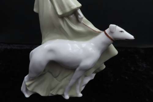 Royal Doulton Figurine `Strolling` HN 3073 First Version Reflections Series.
