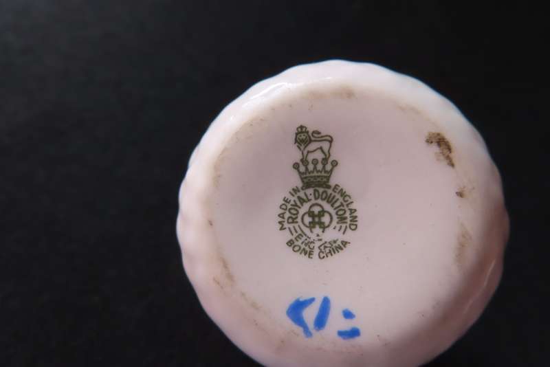 Royal Doulton Miniature Flowerpots x 5