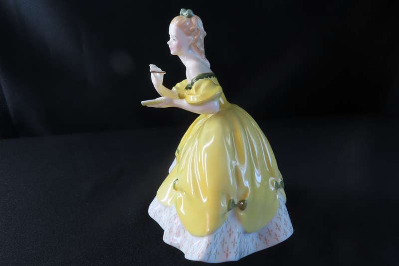 Royal Doulton Figurine The Last Waltz HN 2315.