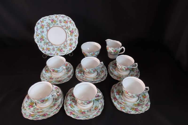 Colclough 21 Piece Tea Set.