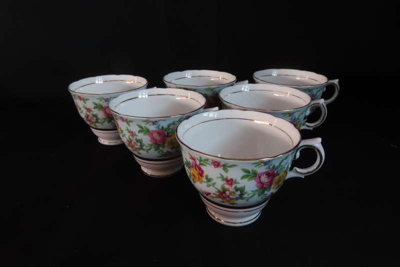 Colclough 21 Piece Tea Set.