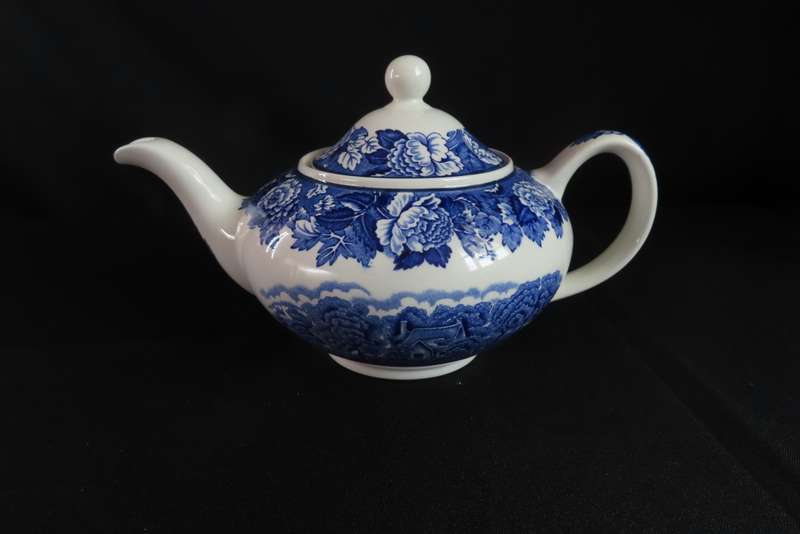ENOCH WOOD`S ENGLISH SCENERY TEA POT.
