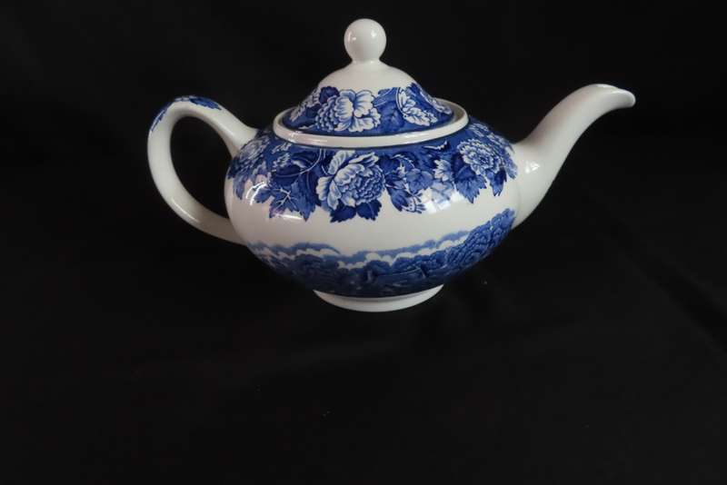 ENOCH WOOD`S ENGLISH SCENERY TEA POT.