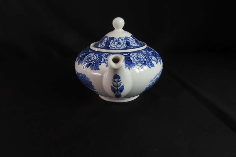ENOCH WOOD`S ENGLISH SCENERY TEA POT.