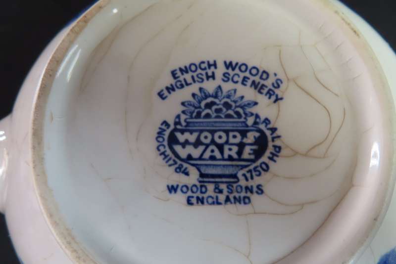 ENOCH WOOD`S ENGLISH SCENERY TEA POT.
