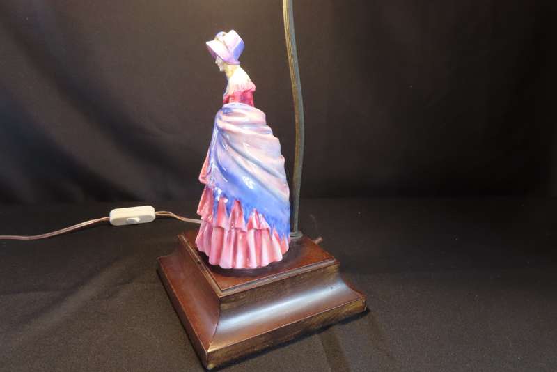 ROYAL DOULTON A VICTORIAN LADY HN728 TABLE LAMP