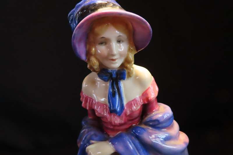 ROYAL DOULTON A VICTORIAN LADY HN728 TABLE LAMP