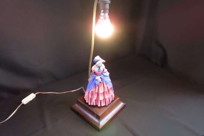 ROYAL DOULTON A VICTORIAN LADY HN728 TABLE LAMP