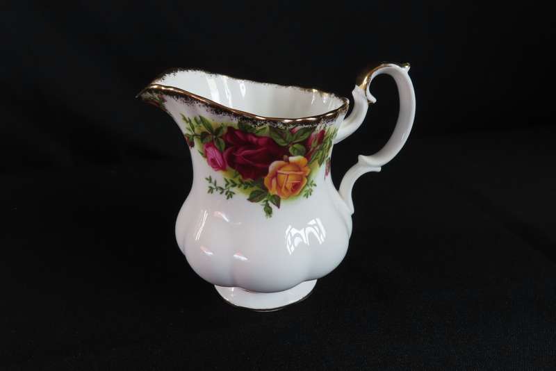 ROYAL ALBERT OLD COUNTRY ROSES TEA MILK JUG.